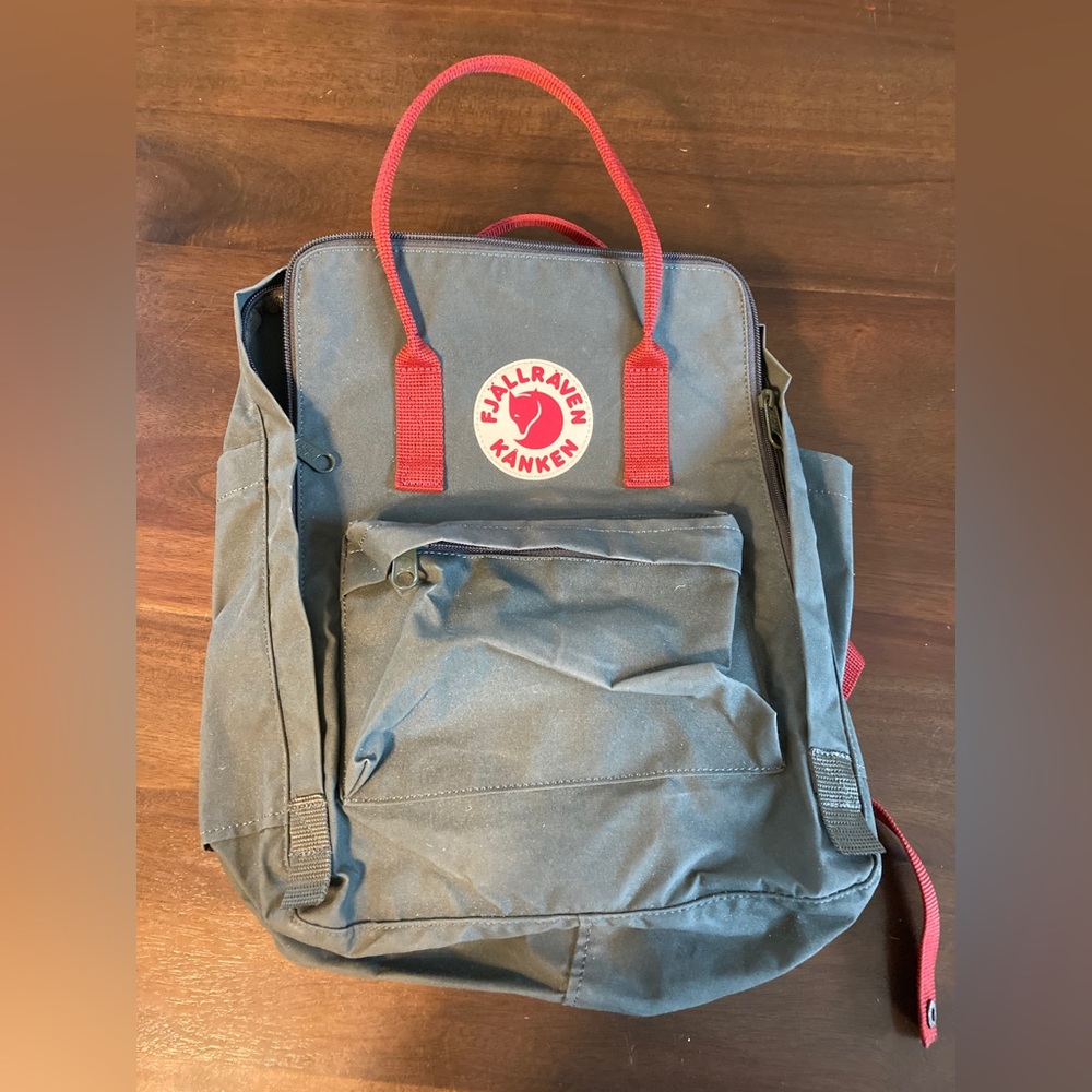 Fjallraven Kanken Grey/Red Pattern One Size.